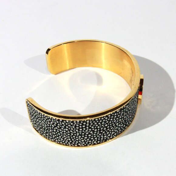 Rustic Cuff Stingray Metallic Gold Tone Wide Metal Cuff Bracelet - Picture 4 of 7